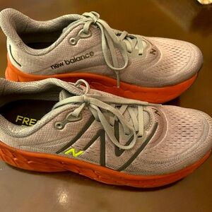 New Balance Fresh Foam Men’s size 10 almost new only worn a few times.